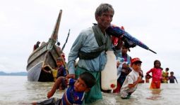 Terjebak di Laut, Ratusan Pengungsi Rohingya Kurus Kering, Belasan Meninggal di Kapal - JPNN.com