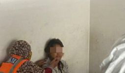 Aiptu Zamhur Selamatkan Nyawa Seorang Ibu Muda dan Bayi di Emper Toko - JPNN.com