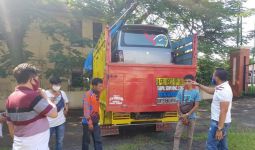 Petugas Curigai Muatan Truk jelang Penyeberangan ke Lampung, Terpal Dibongkar, Ya Ampun - JPNN.com