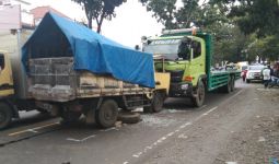 Truk 'Adu Banteng' di Cianjur, Nih Fotonya - JPNN.com