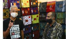 Bangga Lihat Industri Kecil di Jateng Masih Bisa Ekspor, Ganjar: Tolong Dibantu Habis-habisan - JPNN.com
