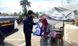Ikhtiar Bea Cukai Berbagai Daerah Bagikan APD dan Paket Sembako untuk Warga Terdampak Pandemi - JPNN.com
