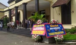 Youtuber Sampah Ferdian Paleka Ditangkap, Polisi Dikirimi Karangan Bunga - JPNN.com