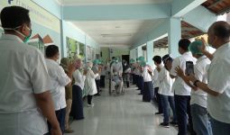 6 Pasien Covid-19 di RS PHC Surabaya Sembuh, Tim Medis Lakukan Hal Mengharukan ini - JPNN.com