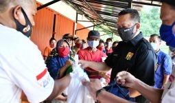 Bamsoet Berikan Paket Sembako Buat Pemulung di Jakarta - JPNN.com