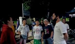 Data Bansos Bermasalah, Kades Diamuk Warga Sampai Kayak Begini - JPNN.com