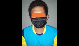 Pria yang Ketahuan Berbuat Terlarang Ini Tak Berkutik saat Pintu Rumahnya Digedor Polisi - JPNN.com