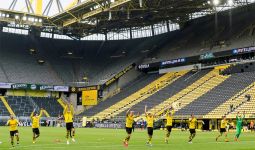 Lihat yang Dilakukan Pemain Borussia Dortmund, Mengharukan - JPNN.com