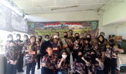 Wanita FKPPI Bantu Janda dan Yatim Piatu di Lingkungan TNI/Polri Terdampak COVID-19 - JPNN.com