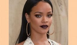 Rihanna Minta Maaf soal Lagu Hadis Nabi di Peragaan Pakaian Dalam - JPNN.com