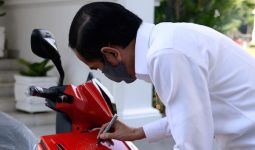 Bamsoet: Alhamdulillah, Motor Listrik Bertanda Tangan Pak Jokowi Terjual Rp 2,5 Miliar Lebih - JPNN.com