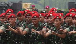 Empat Prajurit Gugur Ditembak di Papua, Pengamat Soroti Operasi Darat TNI AD - JPNN.com