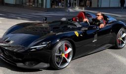 Zlatan Ibrahimovic Kendarai Mobil Langka Ferrari - JPNN.com