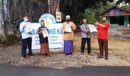 Laskar Ngawi Berikan THR Buat Marbut dan Lansia di Tiga Kecamatan - JPNN.com