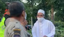 Habib Umar Malah Begitu, Padahal Sopirnya Manut pada Petugas - JPNN.com