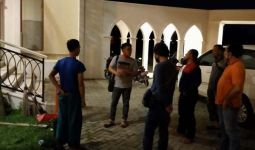 Membangunkan Warga untuk Sahur, Dayu Anggi Bonyok Diamuk 5 Pemuda di Masjid - JPNN.com