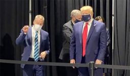 Donald Trump Akhirnya Ketahuan Menggunakan Masker - JPNN.com