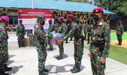 Komandan Gugus Tempur Laut Bagikan APD Kepada Prajurit TNI AL di Sebatik - JPNN.com