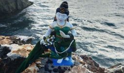 Patung Nyi Roro Kidul Bikin Heboh, Berdiri Tegak di Pinggir Laut - JPNN.com