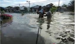 Turut Prihatin, Warga di Daerah Ini Kebanjiran Parah Saat yang Lain Merayakan Idulftri - JPNN.com