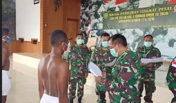 Cita-cita Putra Asli Papua Ini Akhirnya Tercapai, Personel Satgas TNI Ikut Bangga dan Bersyukur - JPNN.com