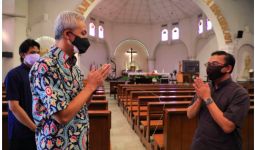 Persiapan New Normal, Pak Ganjar Mengunjungi Gereja Katedral - JPNN.com