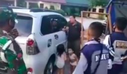Mengaku tak Bisa Beli Susu, Pria Ini Menyerahkan 2 Anaknya ke Anggota TNI - JPNN.com