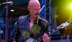 Berita Duka, Gitaris Band Rock Legendaris Kiss Meninggal Dunia - JPNN.com