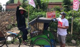 Pospera Salurkan 300 Paket Sembako kepada Tukang Becak Bogor - JPNN.com