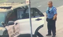 Lihat, Ada Video George Floyd Dihajar di Dalam Mobil Polisi - JPNN.com