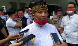 Pilbup Bandung: Dengan Berat Hati Pak Dadang Naser Restui Istrinya Bertarung - JPNN.com