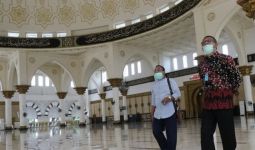 Gubernur Kalbar Masih Waras, Tak Mungkin Masuk Masjid Tanpa Lepas Sepatu - JPNN.com
