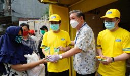 Yili Group Bagikan Ratusan Sembako dan Es Krim Gratis Untuk Warga di Tambora - JPNN.com