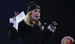 Madonna Ikut Turun ke Jalan, Memeluk Para Demonstran - JPNN.com