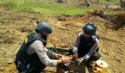 Bom Militer Diduga Sisa Perang Ditemukan di Perkebunan - JPNN.com