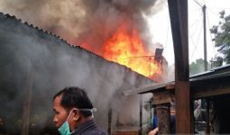 Awalnya Api Membakar Satu Rumah - JPNN.com
