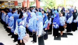 Penetapan NI PPPK Guru DKI Abu-Abu, Gaji Honorer Tertahan, Harus ke Pinjol? - JPNN.com