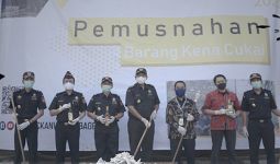 Bea Cukai Kalimantan Bagian Barat Musnahkan Jutaan Batang Rokok Ilegal - JPNN.com