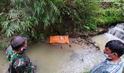 Heboh Penemuan Mayat di Tepi Sungai, Tangannya Terikat, Kepala Ditutup Goni - JPNN.com