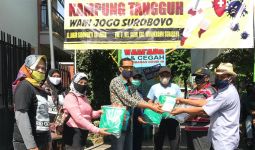 Relawan Eri Cahyadi Berikan APD ke Kampung-Kampung di Surabaya - JPNN.com