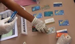 Dua Bandit Pembobol Kartu ATM Ini Tak Berkutik Saat Diciduk Polisi - JPNN.com