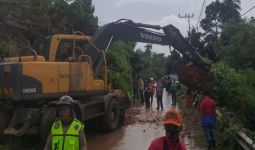 Diguyur Hujan Lima Hari, Kotabaru Dilanda Banjir dan Longsor - JPNN.com