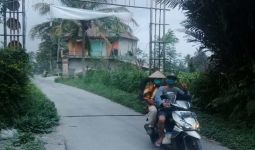 Merapi Meletus, Magelang Diguyur Hujan Abu, di Kecamatan Srumbung Agak Deras - JPNN.com