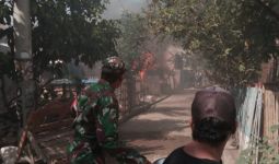 Satu dari Dua Remaja yang Dianiaya Tewas, Warga Emosi Lantas Bakar Belasan Rumah - JPNN.com