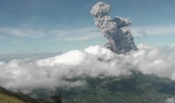 Gunung Merapi Meletus Dua Kali dalam 14 Menit - JPNN.com
