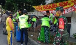 Tak Pakai Masker, Puluhan Orang Dihukum Menyapu Jalan - JPNN.com