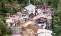 2 Rumah Hilang, Jalan Terputus, Begini Detik-detik Mengerikan Itu - JPNN.com