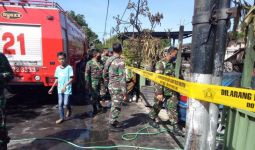 Lima Unit Asrama TNI Ludes Terbakar - JPNN.com