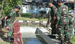 Lanal Denpasar Kembali Menebarkan Ribuan Benih Ikan Lele - JPNN.com