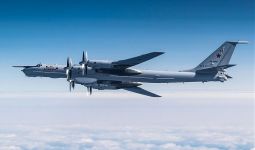 Pesawat Pengintai Rusia Gagal Menembus Pertahanan Udara Amerika, Langsung Dicegat F-22 - JPNN.com